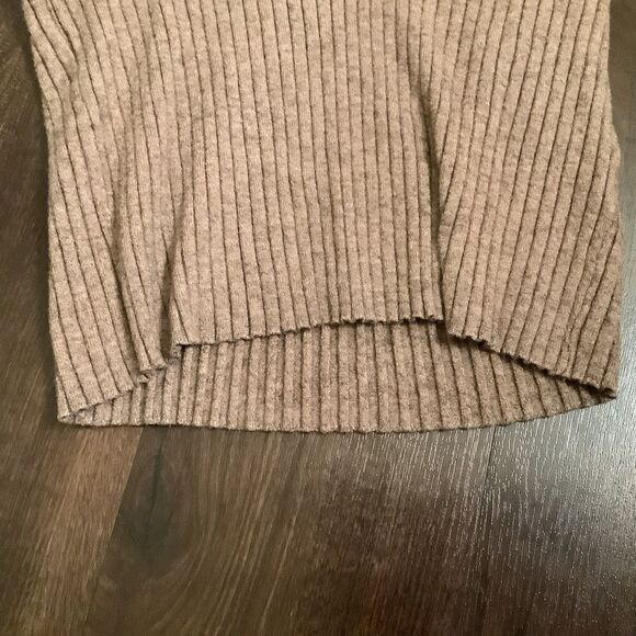 IMING Cropped Knit V-Neck Sweater size medium - Picture 4 of 6